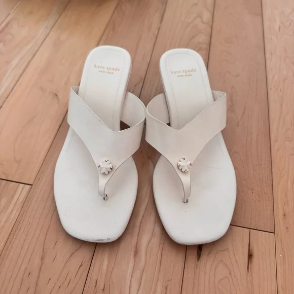 Kate Spade New York Spade Flower Kitten Heel Sandals - Ivory - Size 6B - Picture 3 of 6